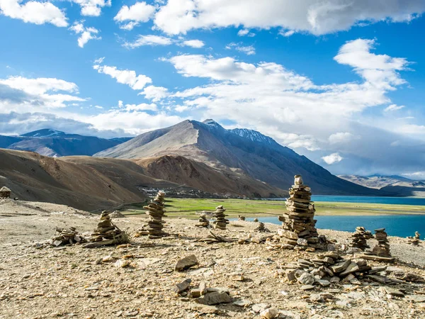 Lago Tso Moriri perto de Karzok Village com bela montanha — Fotografia de Stock