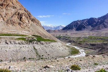 Doğa manzara Leh Ladakh, Hindistan yolu boyunca dağ arka plan ile