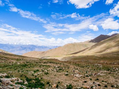 Doğa manzara Leh Ladakh, Hindistan yolu boyunca dağ arka plan ile