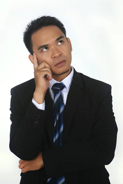 Giyinme, kravatını sabitleme bir yakışıklı çekici genç Asyalı işadamı görüntüsü fotoğraf ve formal giyim çalışmaya hazır mısın — Stok fotoğraf