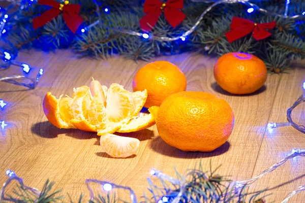 Ripe Tangerines New Year Christmas Tree Red Bows Blue Garland — Stock Photo, Image