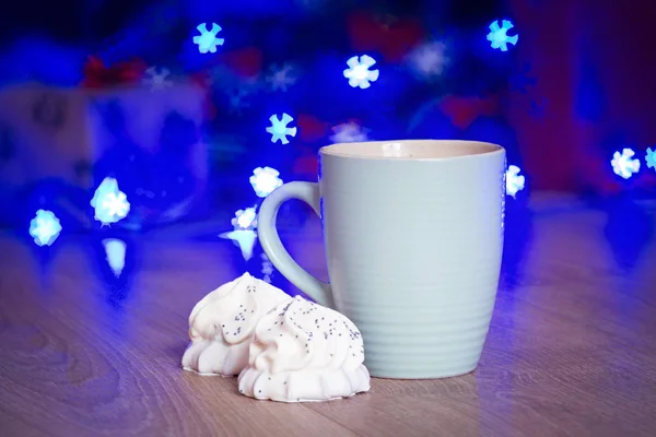 Una Taza Café Con Una Galleta Chocolate Blanco Árbol Año — Foto de Stock