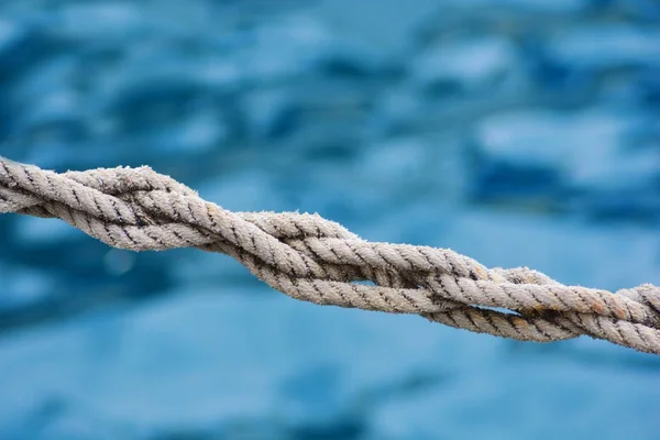 Corda de mar em um fundo de água — Fotografia de Stock