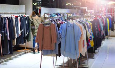 Elbise dükkanı bir alışveriş merkezi