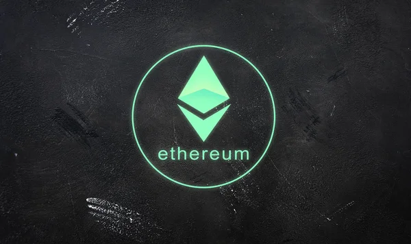 Ethereum logo bir beton zemin üzerine.