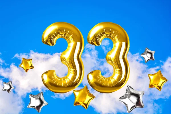 Mutlu Yıllık Parti Gökyüzü Arka Planında Altın Gibi Parlak Balonlar — Stok fotoğraf