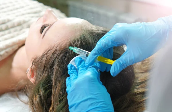 Injeção Vitamina Para Promover Crescimento Cabelo Conceito Perda Cabelo — Fotografia de Stock