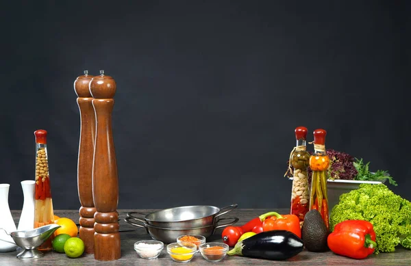 Fondo Culinario Preparación Para Cocinar Mesa Con Comida Diferente Lugar — Foto de Stock