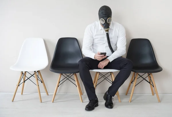 Coronavirus Quarantine Period Concept National Quarantine Businessman Gas Mask Holding — Stock Photo, Image