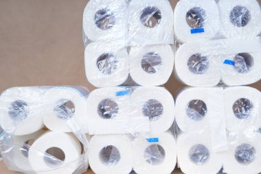 Tuvalet kağıdı arka planda..