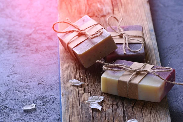Natural handmade soap made with herbals and flowers — Stock Photo, Image