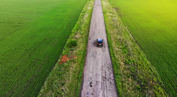 Aereo. Moto lungo la strada rurale. Turismo locale in auto idea — Foto Stock