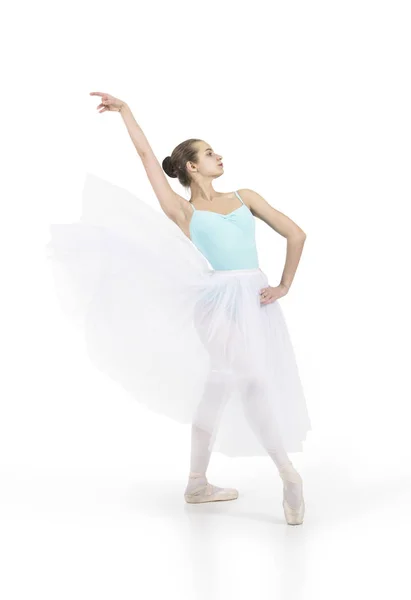 Junges lächelndes Mädchen tanzt Ballett. — Stockfoto
