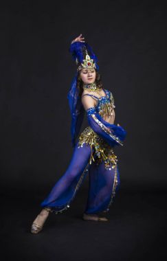 Genç kız dansları Doğu dans.
