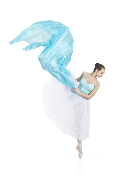 Chica joven y sonriente bailando el ballet . — Foto de Stock