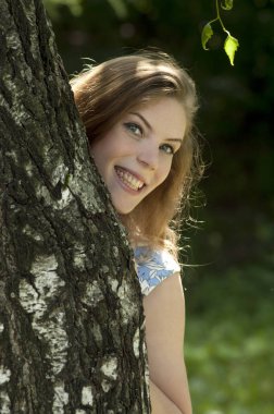 Açık havada bir kızın portresi..