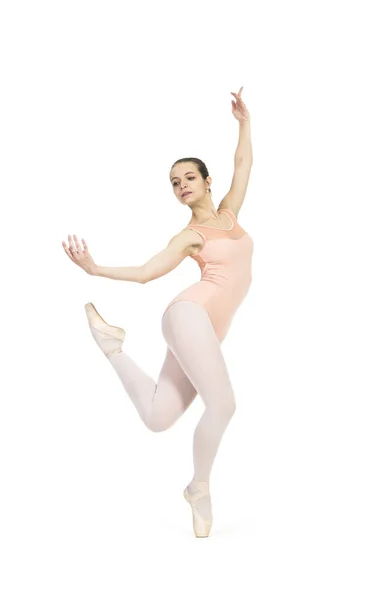 Chica joven y sonriente bailando el ballet . — Foto de Stock