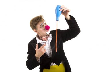 Komik bir tabir ile mutlu bir palyaço.