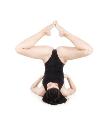 Genç kadın fitness ve yoga yapan.
