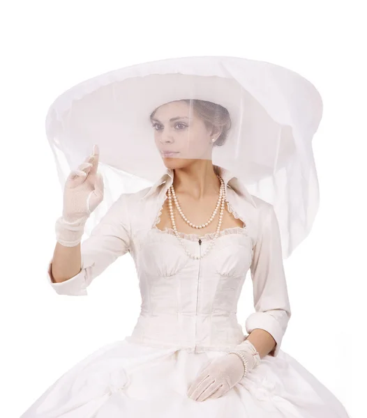 Beyaz elbiseli çekici bir kızın portresi, retro elbiseli bir gelin.. — Stok fotoğraf
