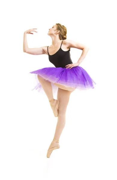 Κορίτσι με μωβ φούστα και μαύρο φορμάκι χορού μπαλέτο. — Φωτογραφία Αρχείου
