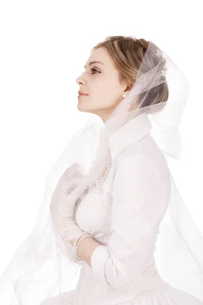 Portrét půvabné dívky v bílých šatech v retro stylu, nevěsta v retro šaty. — Stock fotografie
