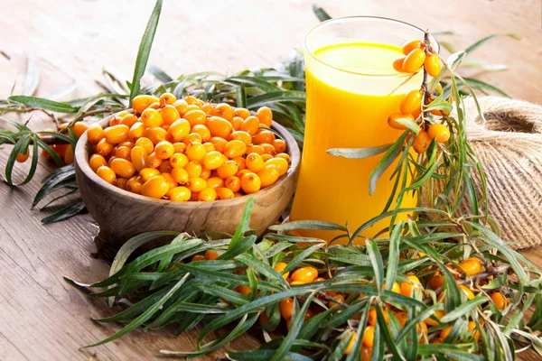 taze deniz topalak çilek ve su suyu