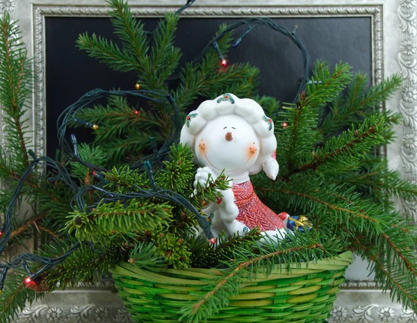 Hediyelik eşya kardan adam arka plan çam dalları Noel kompozisyon