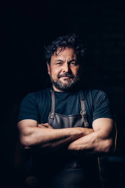 Smithy içinde üst düzey demirci.