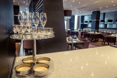 Restoranın içi. Ahşap dizayn.