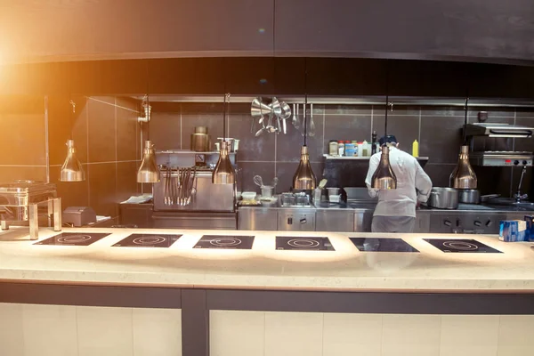 Profesyonel mutfak yüzey ve mutfak ekipmanı çalışmak