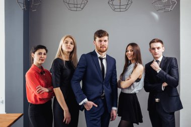 İş Takımı Başarı Kolu Yükseltilmiş Kavram