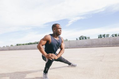 jogger germe egzersiz ineklerde kas Çalıştırıcısı egzersiz için hazırlık yapıyor