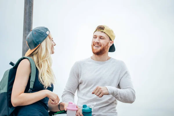 Young hipster couple holding hands standing on road — Stock Photo, Image