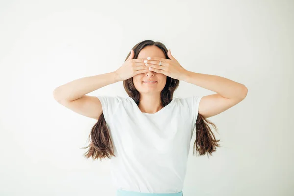 Woman covering her eyes with her hands — Stock Photo, Image