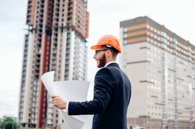 Planları ofisteki çalımakta Mimarlar kavramı, mimar