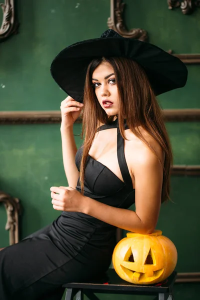 Young blonde woman holding pumpkins for halloween — Stock Photo, Image