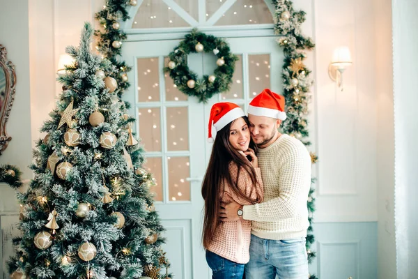 insanlar, Noel, tatil ve yılbaşı konsept - mutlu aile Çift