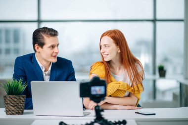 Blogger Başlangıcı Yeni İş Kadını Partner Kamerası Video Blog Kavramı