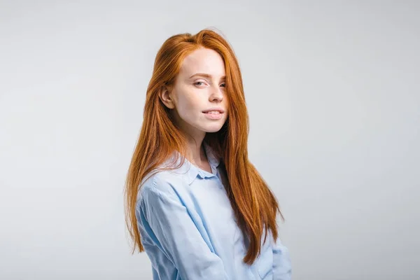 Beautiful ginger young redhead female of European appearance posing indoors. — Stock Photo, Image