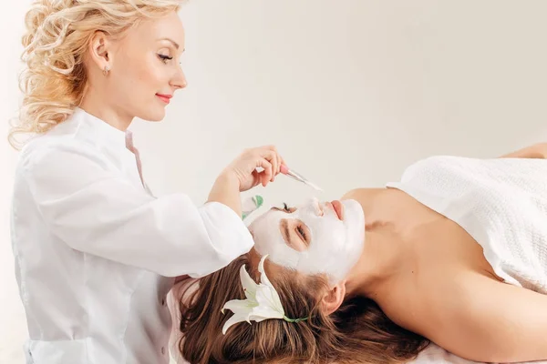 Persone, bellezza, spa, cosmetologia e cura della pelle — Foto Stock