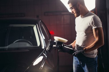 makinist işçisi hazırlamak güç arabellek makine tarafından araba parlatma için