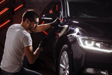ayrıntılı otomobil dizi: bir araba parlatma
