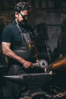 Elektrik değirmenleri metal çok keskin ile kıvılcım, sınırlı alanı ile