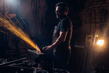 Elektrik değirmenleri metal çok keskin ile kıvılcım, sınırlı alanı ile