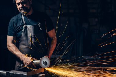 Elektrik değirmenleri metal çok keskin ile kıvılcım, sınırlı alanı ile