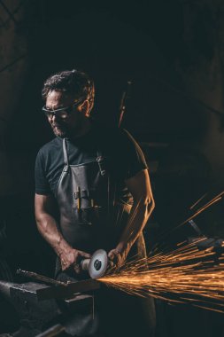 Elektrik değirmenleri metal çok keskin ile kıvılcım, sınırlı alanı ile