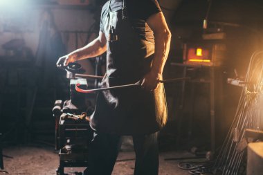 Demirhane, demirci iş, sıcak metal