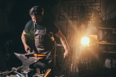 Demirhane, demirci iş, sıcak metal