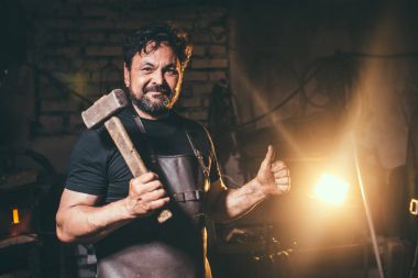 Demirci portre sakal atölye ile